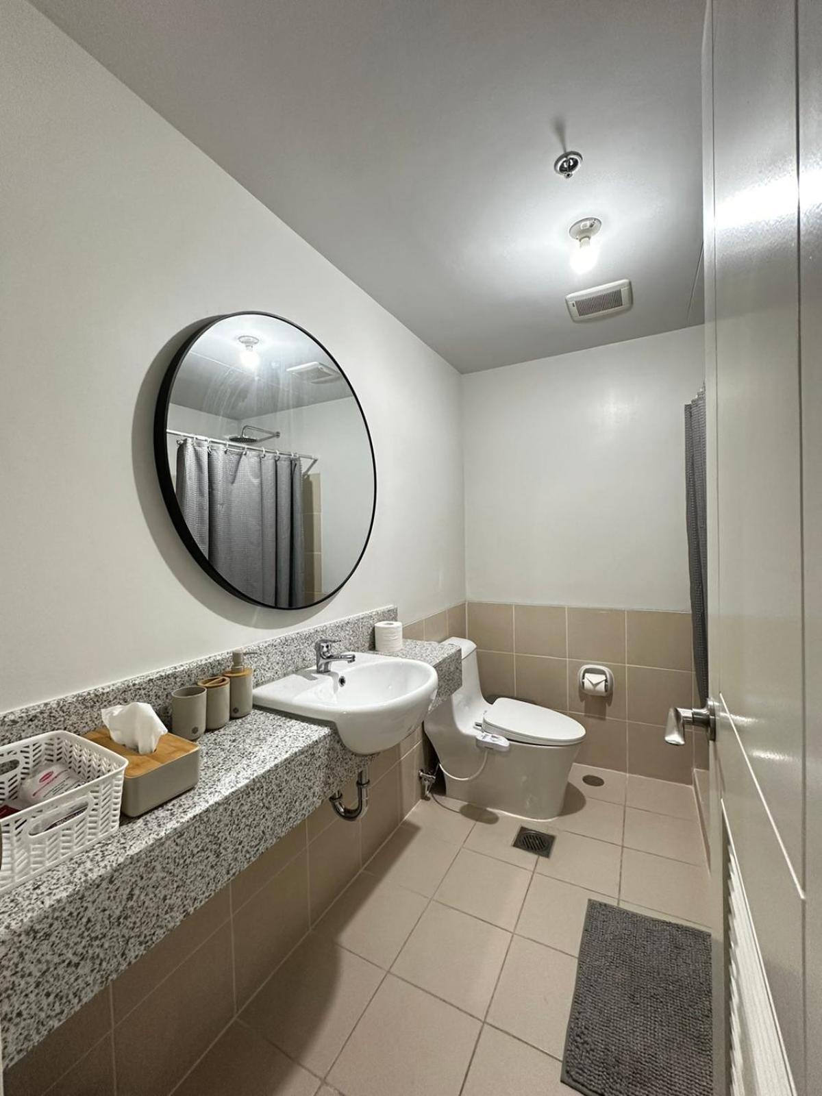 Paranaque City 2 Bedroom Condo Unit Near Sm Bf & Naia At The Atherton By Dmci With 2 Balcony מראה חיצוני תמונה