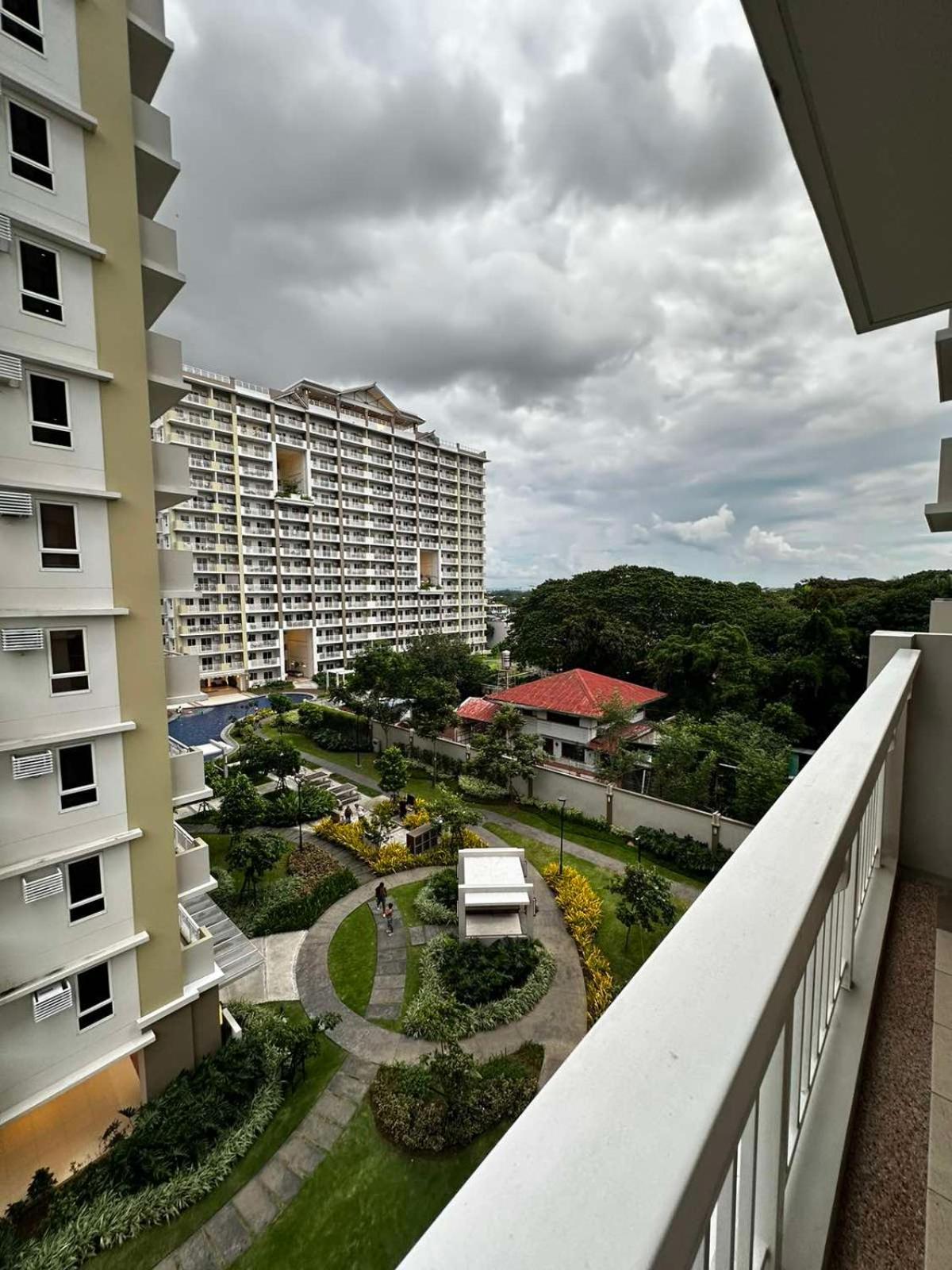 Paranaque City 2 Bedroom Condo Unit Near Sm Bf & Naia At The Atherton By Dmci With 2 Balcony מראה חיצוני תמונה