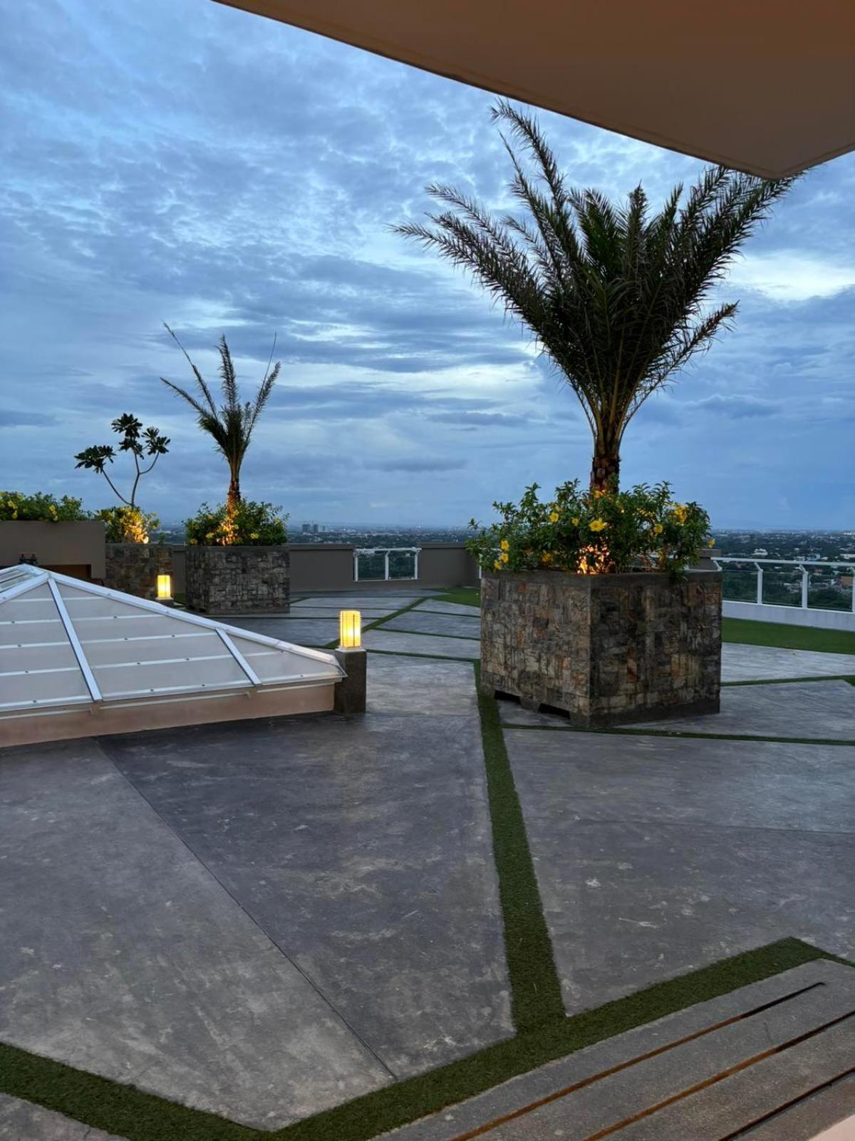 Paranaque City 2 Bedroom Condo Unit Near Sm Bf & Naia At The Atherton By Dmci With 2 Balcony מראה חיצוני תמונה