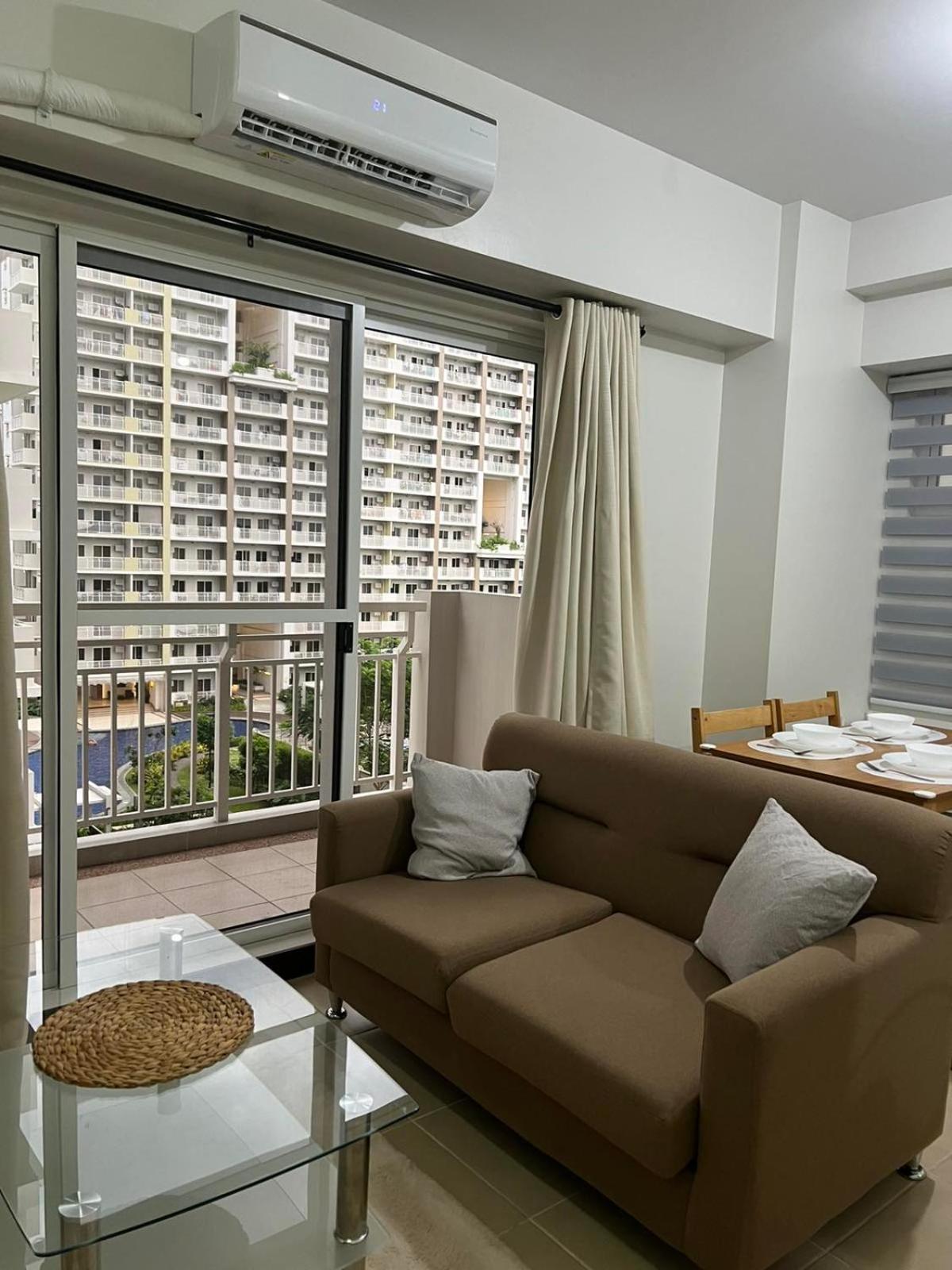 Paranaque City 2 Bedroom Condo Unit Near Sm Bf & Naia At The Atherton By Dmci With 2 Balcony מראה חיצוני תמונה