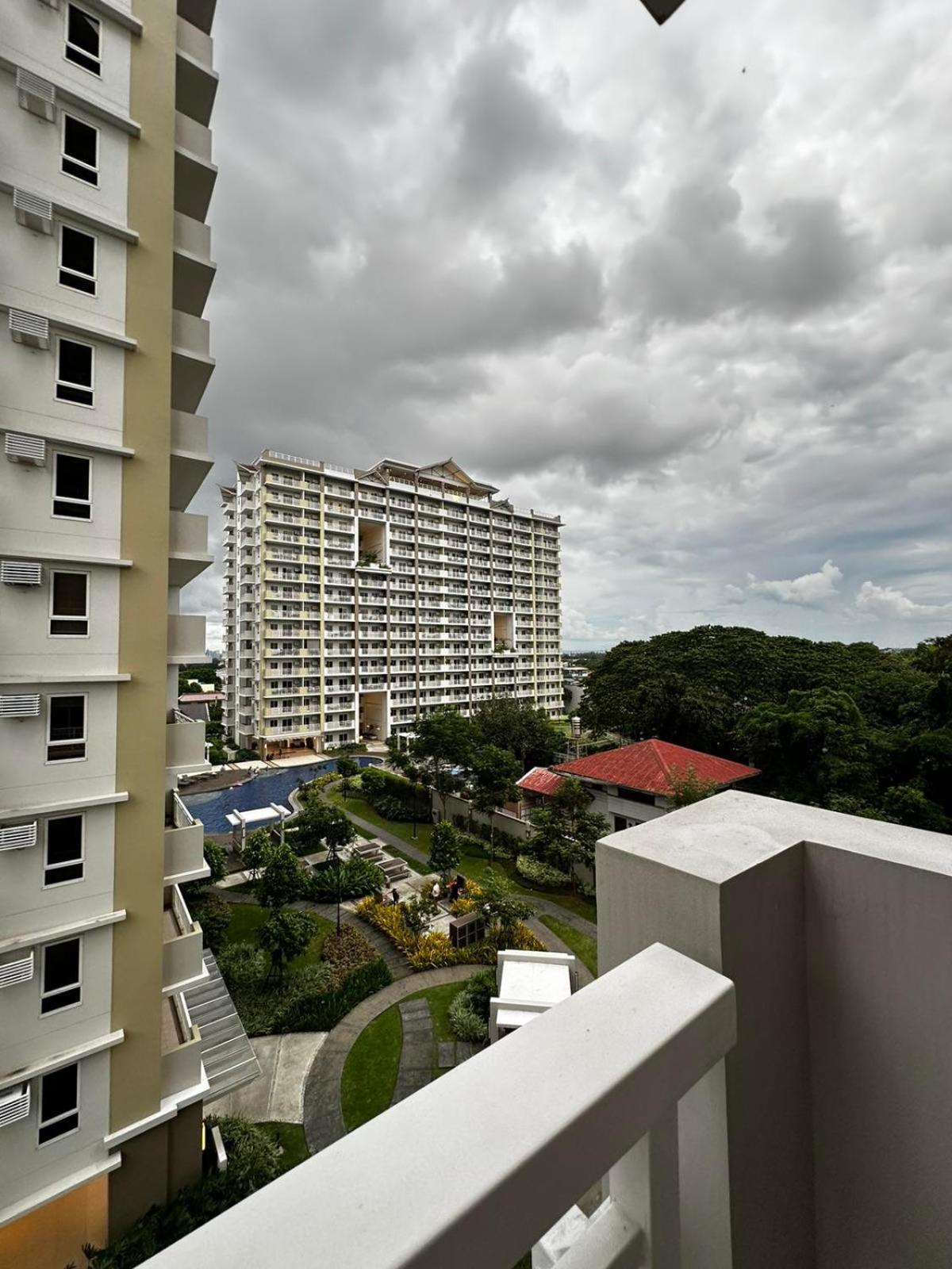 Paranaque City 2 Bedroom Condo Unit Near Sm Bf & Naia At The Atherton By Dmci With 2 Balcony מראה חיצוני תמונה